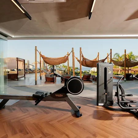 Cavo Zoe Seaside מלון 4*