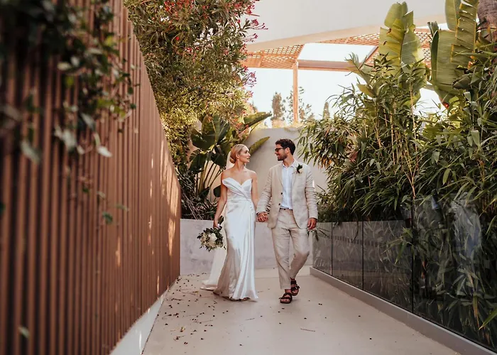 Cavo Zoe Seaside מלון 4*