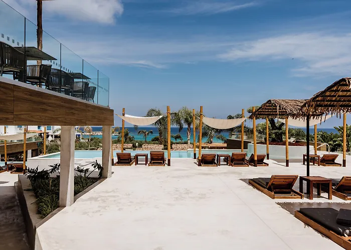 מלון Cavo Zoe Seaside