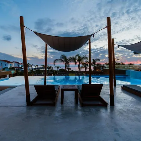 Cavo Zoe Seaside فندق 4*
